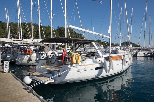 Sailboat Beneteau Oceanis 45 · 2018 · Dianora