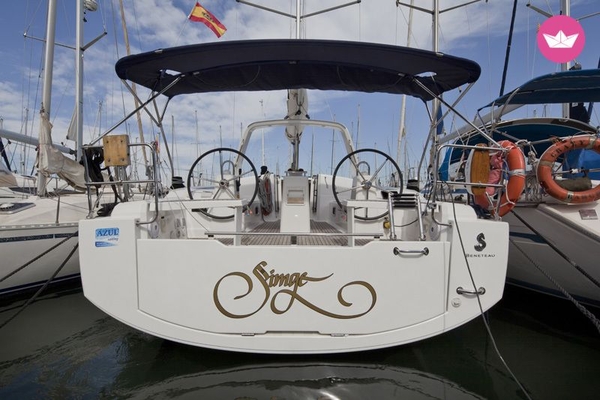 Yacht charter in Barcelona · Beneteau — Oceanis 38 (2016)