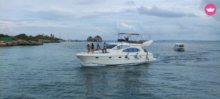 Yacht charter in Cancún · Azimut — Azimut 50 (2017)