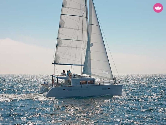 Yacht charter in Lomas de Palmira · Lagoon — 450 F (2019)
