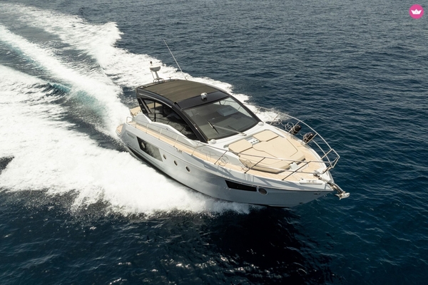 Yacht charter in Saint Julian's · Cranchi — M44 (2020)