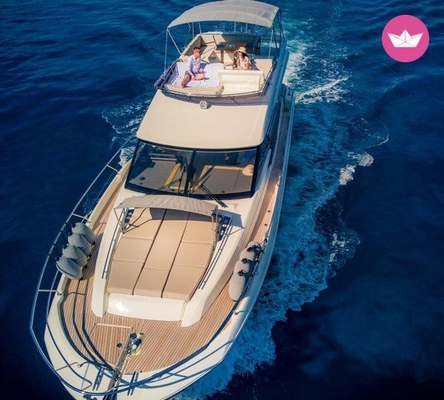 Yacht charter in Nice · Prestige — 520 (2018)