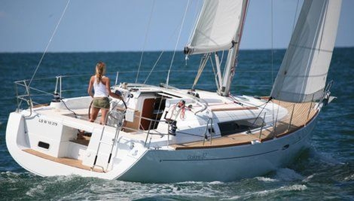 Sailboat Beneteau Oceanis 37 · 2011 · Serena